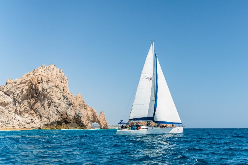 Desde los CABOS Navegación de Lujo de un Día