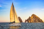 Desde los CABOS Navegación de Lujo al Atardecer